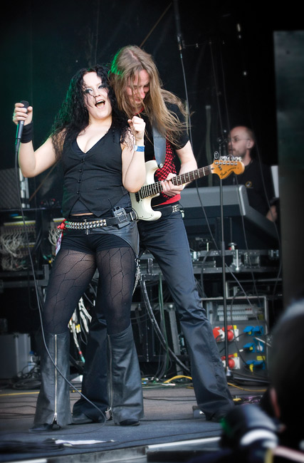 Nojaus
Heidi Bergbacka ja Otto Hallamaa
Avainsanat: MoonMadness Sauna Open Air metal festival Heidi Bergback musta gootti seksikäs solisti Otto Hallamaa nojaus nojata koskettaa Nojaus
Heidi Bergbacka ja Otto Hallamaa
Avainsanat: MoonMadness Sauna Open Air metal festival Heidi Bergback musta gootti seksikäs solisti Otto Hallamaa nojaus nojata koskettaa