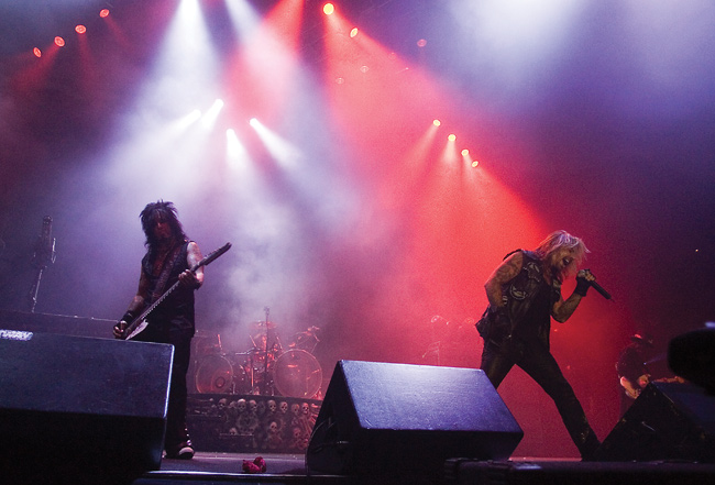 Mötley CrÃ¼e 2007
Nikki Sixx, Tommy Lee, Vince Neil ja Mick Mars
Avainsanat: Mötley CrÃ¼e Motley Crue Mick Mars Nikki Sixx Vince Neil Tommy Lee Vincent Neil Wharton Robert Alan Deal Frank Carlton Serafino Feranna Thomas Lee Bass