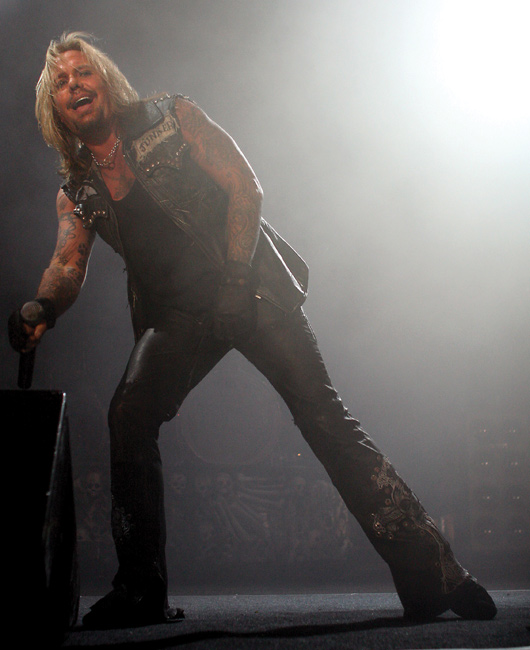 Kickstart my heart
"Skydive naked
From an aeroplane
Or a lady with a
Body from outerspace
My heart, my heart
Kickstart my heart"
Avainsanat: Mötley CrÃ¼e Motley Crue Vince Neil iloinen tatuointi tatuoinnit live wire solisti Kuickstart my heart