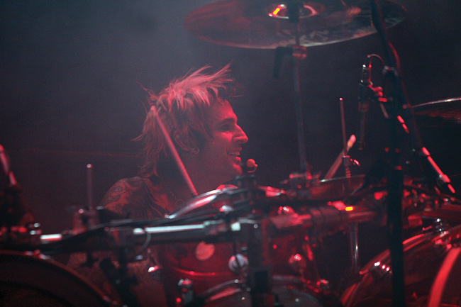 Tommy Lee
Avainsanat: Mötley CrÃ¼e Motley Crue Tommy Lee rumpali Thomas Lee Bass iloinen hakata