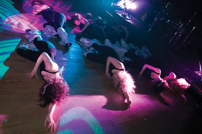 Makuullaan
Avainsanat: Tanssistudio Move tanssiryhmä Kairo tanssijatar maata lattialla Makuullaan
Avainsanat: Tanssistudio Move tanssiryhmä Kairo tanssijatar maata lattialla