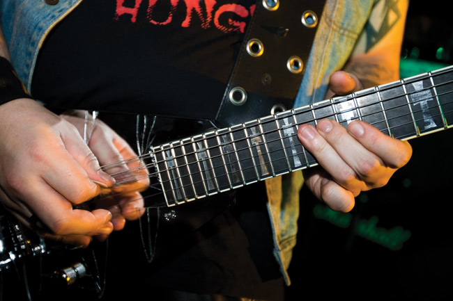 Ristiretkellä
Avainsanat: Munuaisselät Twisted Sister cover Sam's pub Kotka Karhula