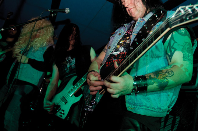 Under the soolo
"Munuaissedät"
Avainsanat: Munuaisselät Twisted Sister cover Sam's pub Kotka Karhula Under the soolo
"Munuaissedät"
Avainsanat: Munuaisselät Twisted Sister cover Sam's pub Kotka Karhula