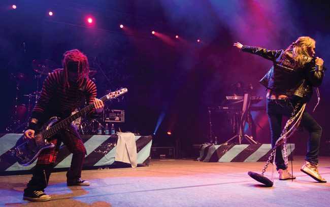 Omat suunnat
Avainsanat: Negative Kouvola jäähalli Antti Anatomy basso Jonne Aaron 