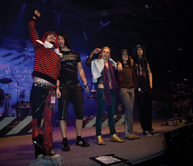 Loppupalaveri
Negative, Kouvola 2008.
Avainsanat: Negative Kouvola jäähalli Antti Anatomy Jonne Aaron Larry Love Janne Jay Hammer Heimonen Mr Snack Kokkonen