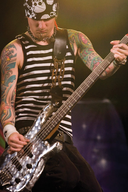 Bassohommia
Avainsanat: Negative Meripäivät Kotkan Antti Anatomia Aatamila basso metalli basisti