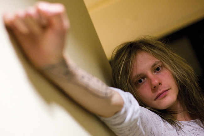 Hotelliposeeraus
Jonne Aaron 2008
Avainsanat: Negative Jonne Aaron Amarillo Seurahuone Kotka 2008 hotelli sävelet nuotit poseerata käsi nyrkki