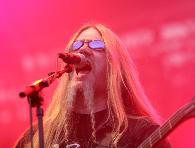 Marco ärisee
Nightwish-basisti hoitelee myös lauluosuuksia.
Avainsanat: Nightwish Marco Hietala puneinen lasit parta pitkätukka hevimies laulaa