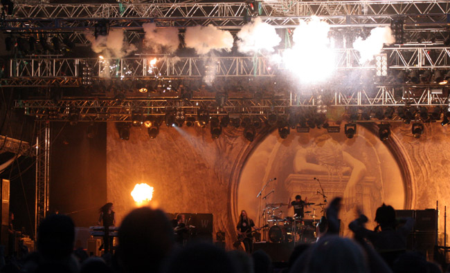 Bäng!
Nightwish posauttaa kunnon paukut.
Avainsanat: Nightwish räjähde ilotulite pyrotekniikka enkeli lava tuli Ankkarock