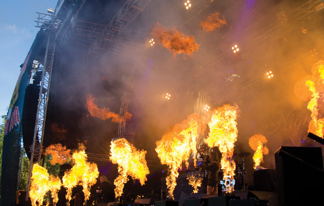 Pyrot palavat
Nightwish Saunassa
Avainsanat: Nightwish Sauna open air Tampere Anette Olzon Emppu Vuorinen tuli liekit pyrotekniikka