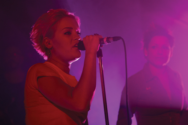 Jonna ja Erin
Avainsanat: Nylon Beat Jonna Erin käsi mikrofoniteline nojata jäähyväiset jäähyväiskiertue duo 12 apinaa