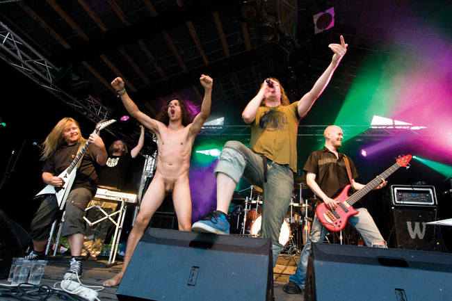 No mikäs se siinä?
Avainsanat: Omnium Gatherum Dark River festival Kotka Kymi Honkala Jukka Pelkonen Markus Vanhala Toni Mäki