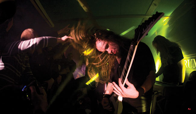 Vanhala keskittyy
Omnium Gatherum, Sam's pub, Kotka 2008.
Avainsanat: Omnium Gatherum OG Ompparit Sam's sams pub Markus Vanhala