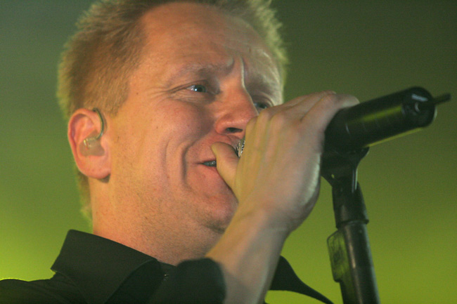 Olli Lindholm
Avainsanat: Olli Lindholm solisti Yö jääkiekkofani