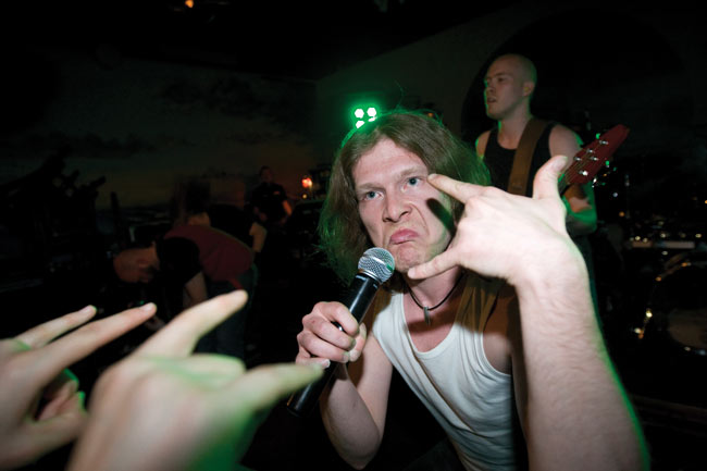 Käsimerkkejä
Jukka Pelkonen ja ...
Avainsanat: Omnium Gatherum OG Ompparit Kairo Kotka Kesto-klubi Jukka Pelkonen kädet merkki sormet