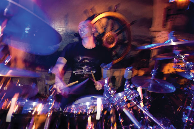 Drummer
Jarmo Pikka
Avainsanat: Omnium Gatherum OG Ompparit Kairo Kotka Kesto-klubi Jarmo Pikka rumpali drummer