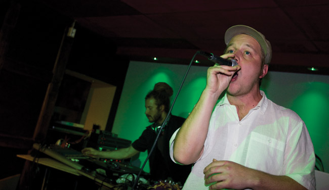 Solisti ja DJ
Avainsanat: Paarma Seppo Salmi Yellari Kotka reggae Solisti ja DJ
Avainsanat: Paarma Seppo Salmi Yellari Kotka reggae
