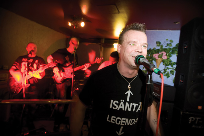 Kirkassilmäinen isäntä
... legendoja ei ole näkyvissä...
Avainsanat: Paha Susi Pub Alvari Arttu Heka Tuomo Toni kirkassilmäinen isäntä legendä