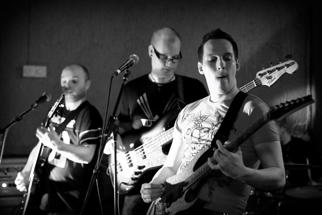 Tarkkana
Kyllä ne oikeat sävelet sieltä löytyvät...
Avainsanat: Paha Susi Pub Alvari Arttu Heka Tuomo