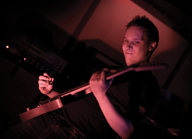 Paha kitaristi
Paha susi
Avainsanat: Paha Susi Mesikämmen Heka