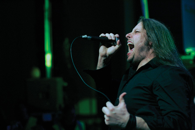 Pasi Rantanen
Thunderstone-laulaja esiintyi vierailevana solistina Manneiheimin setissä.
Avainsanat: Pasi Rantanen Dark Winter Fest sammon talo karhula kotka vieraileva solisti Thunderstone