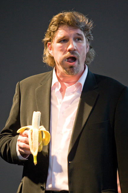 Banaania
Heikki Hela oli niin ystävällinen, että lahjoitti Pentti Hietaselle banaanin - jonka Pentti Helan ihmetykseksi vielä söi.
Avainsanat: Pentti Juhani Hietanen Hamina Bastion ooppera rock tenori banaani syödä jekku pelleillä viihde Banaania
Heikki Hela oli niin ystävällinen, että lahjoitti Pentti Hietaselle banaanin - jonka Pentti Helan ihmetykseksi vielä söi.
Avainsanat: Pentti Juhani Hietanen Hamina Bastion ooppera rock tenori banaani syödä jekku pelleillä viihde