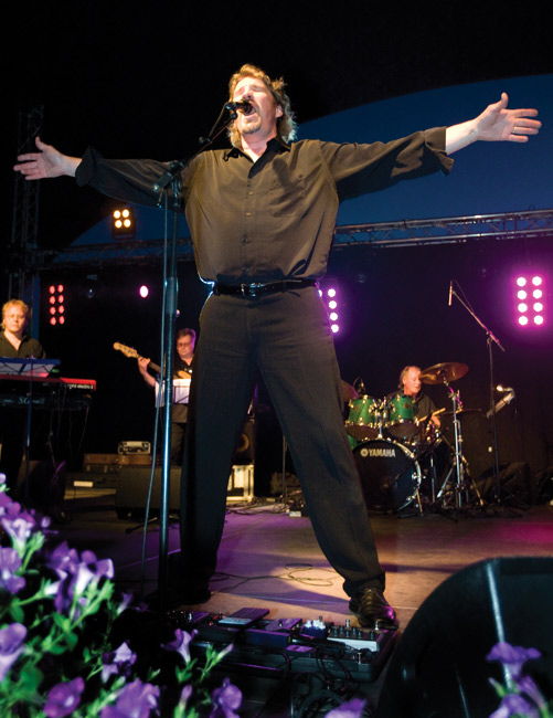 Bastionin valtias
Pentti Hietanen, Hamina Bastion, Hamina 2008.
Avainsanat: Pentti Juhani Hietanen Hamina Bastion ooppera rock tenori kädet levällään Bastionin valtias
Pentti Hietanen, Hamina Bastion, Hamina 2008.
Avainsanat: Pentti Juhani Hietanen Hamina Bastion ooppera rock tenori kädet levällään