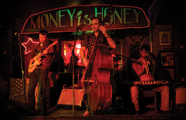 Phantoms
Money Honey, Pietari, Sankt-Petersburg, Ð¡Ð°Ð½ÐºÑ‚-ÐŸÐµÑ‚ÐµÑ€Ð±ÑƒÑ€Ð³ 2009
Avainsanat: Phantoms Rockabilly rock'n'roll cover Pietari Saint Petersburg Venäjä venäläinen russian Money honey kontrabasso