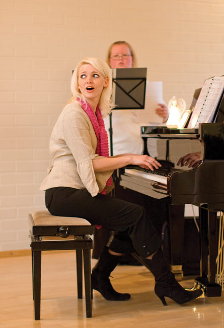 Pianisti
Kuoronjohtaja Marjo Tamminen, Pyhtää 2008.
Avainsanat: Kymi Contento kuoro hengellinen gospel Marjo Tamminen pianisti Pianisti
Kuoronjohtaja Marjo Tamminen, Pyhtää 2008.
Avainsanat: Kymi Contento kuoro hengellinen gospel Marjo Tamminen pianisti