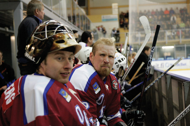 Vaihdossa
Sami Helenius
Avainsanat: Pietarinkadun oilers kotka jäähalli jääkiekko hyväntekeväisyys vaihtopenkki jääkiekkoilijat Sami Helenius dallas jokerit puolustaja Vaihdossa
Sami Helenius
Avainsanat: Pietarinkadun oilers kotka jäähalli jääkiekko hyväntekeväisyys vaihtopenkki jääkiekkoilijat Sami Helenius dallas jokerit puolustaja