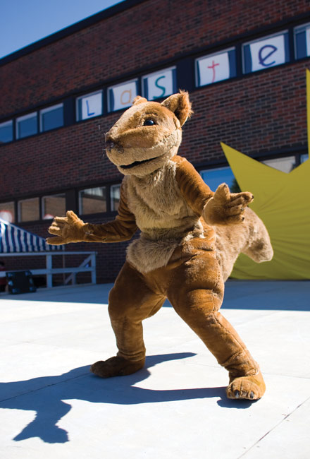 Lasten Meripäivillä
Pikku-Orava 2008.
Avainsanat: Pikku-Orava lasten Meripäivät Kotka eläinhahmo nopeutettu esittää