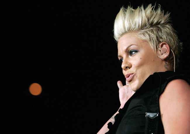 Stupid girl?
"Maybe if I act like that, that guy will call me back
Porno Paparazzi girl, I don't wanna be a stupid girl"
Avainsanat: Pink P!nk stupid girl pystytukka blondi hauska korvamonitori suukko takakeno Stupid girl?
"Maybe if I act like that, that guy will call me back
Porno Paparazzi girl, I don't wanna be a stupid girl"
Avainsanat: Pink P!nk stupid girl pystytukka blondi hauska korvamonitori suukko takakeno