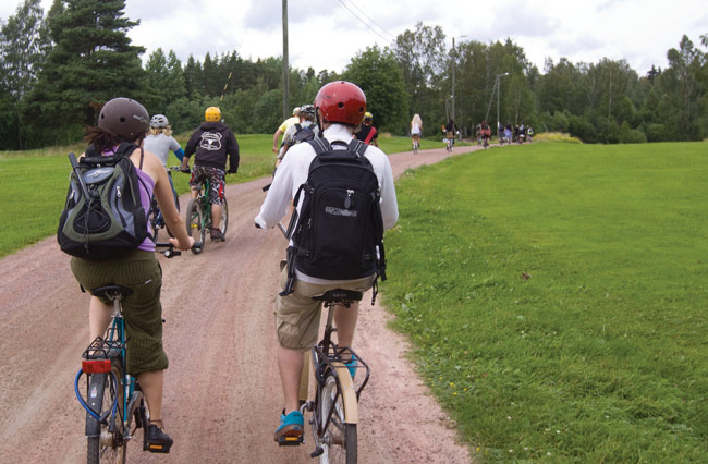 Koivulan golf-kentän läpi
Avainsanat: Back Room syntymäpäivät synttärit polkypyörä pyörämarssi Kotka Kymi