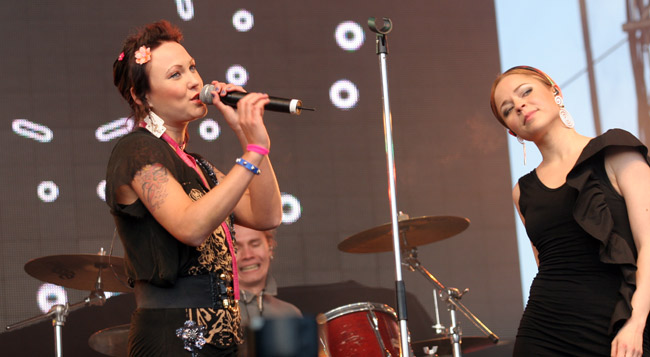 PMMP
Mira ja Paula
Avainsanat: PMMP Kauppatori kansanjuhla voitonjuhla yle Mira Luoti Paula Vesala