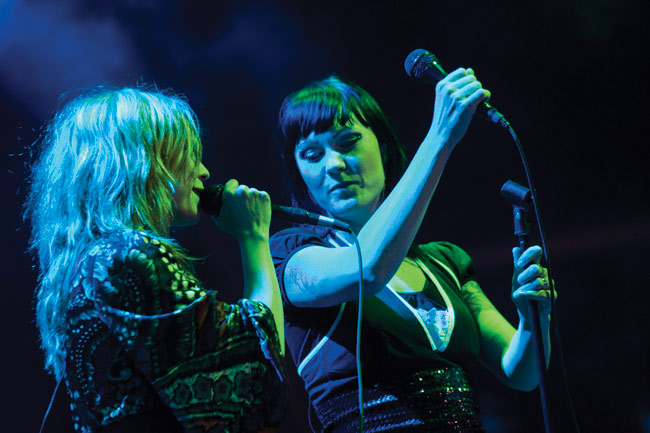 Paula ja Mira 2008
PMMP, Kotka
Avainsanat: PMMP Paula Vesala Mira Luoti Meripäiväareena Kotkan Meripäivät Paula ja Mira 2008
PMMP, Kotka
Avainsanat: PMMP Paula Vesala Mira Luoti Meripäiväareena Kotkan Meripäivät