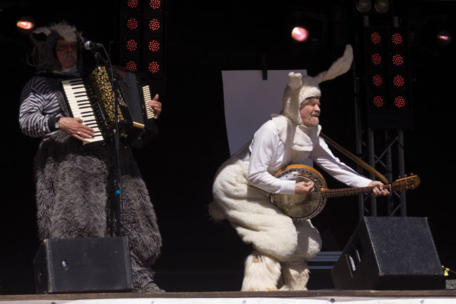 Pommi ja Gommi
Numminen ja Hietanen ovat tehneet yhteistyötä vasta 33 vuotta
Avainsanat: Pommi ja Gommi M. A. Numminen jänis Pedro Hietanen kissa Löytty Open Air Elimäki Kouvola banjo haitari hanuri harmonikka