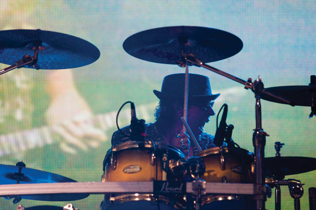 Rummuissa Pate Mustajärvi
Meripäivät 2008, Kotka
Avainsanat: Popeda Kotkan Meripäivät Pate MUstajärvi hattu rumpali rummut