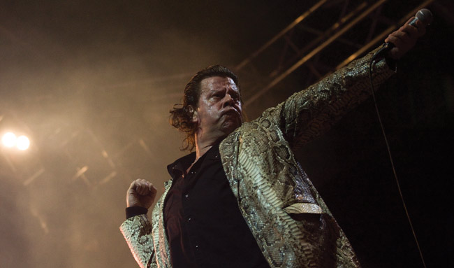 "Katse oikeaan tai vasempaa..."
Rajuintakin urosta laitetaan ojennukseen.
Avainsanat: Popeda Kotkan meripäivät Pate Mustajärvi ojennus