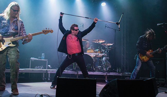 Kepit heiluu
Kymenlaakson suurimmat pikkujoulut, Ruonalan urheiluhalli, Kotka 2014
Avainsanat: Popeda Kymenlaakson suurimmat pikkujoulut Pate Mustajärvi Jyrki Melartin Costello Hautamäki Lacu Lahtinen