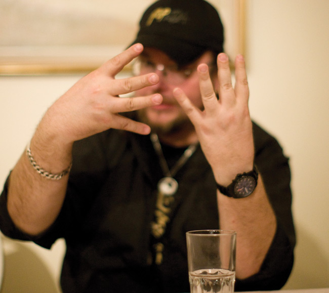 Pate Kivinen ja todella jyrkkä ei
E neljällä sakaralla ja monta i:tä!
Avainsanat: Popeda Seurahovi Porvoo takahuone Iso-Pate Kivinen sormet kädet näyttää ei