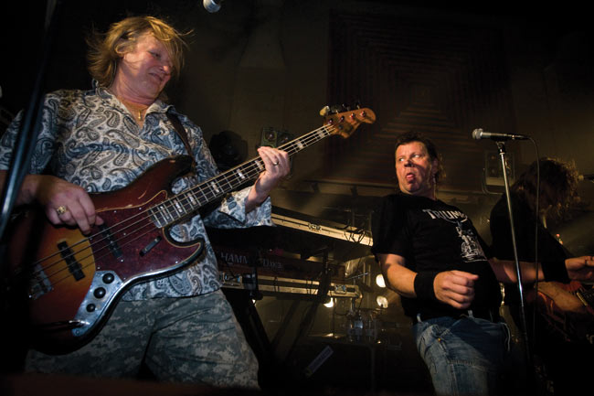 Elän itselleni
Avainsanat: Popeda Pate Mustajärvi Amarillo Kotka Jyrki Melartin