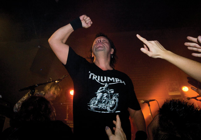 Kullervon kirous
... vai Pate? Ilmesti Triumphia nousuun.
Avainsanat: Popeda Pate Mustajärvi Amarillo Kotka kädet nyrkki 