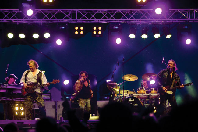 Popeda 2010
Ilman tuulikoneita "Vastatuulirockissa"
Avainsanat: Popeda Kotka Rockfestival sade vastatuuli Pate Mustajärvi Costello Hautamäki Jyrki Melartin Lacu Lahtinen Pate Kivinen Popeda 2010
Ilman tuulikoneita "Vastatuulirockissa"
Avainsanat: Popeda Kotka Rockfestival sade vastatuuli Pate Mustajärvi Costello Hautamäki Jyrki Melartin Lacu Lahtinen Pate Kivinen