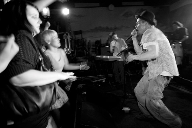 Liikettä
Avainsanat: Puppa J Kairo Kesto-klubi Kotka reggae yleisö naiset liike
