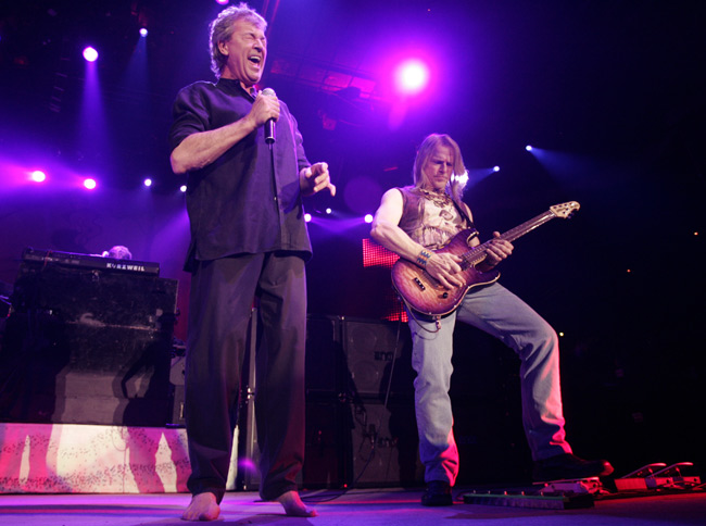 Syvää purppuraa paljain jaloin
Helsinki 2006
Avainsanat: Deep Purple Ian Gillan Steve Morse purppura paljaat varpaat jalat