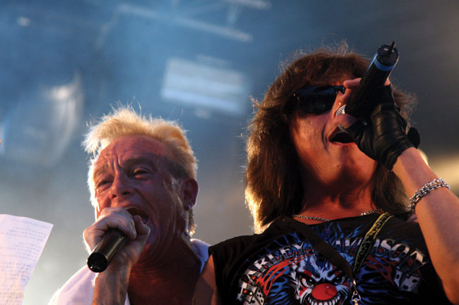 "Long live rock'n'roll"
"Long live rock'n'roll"
Avainsanat: Joe Lynn Turner Rainbow legends legenda Graham Bonnet kaverit laulajat solistit long live rock'n'roll sanat paperi