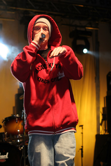 Aluksi huppari päällä ja sitten riisuutuminen
Avainsanat: Redrama Lasse Mellberg huppari MC rap hiphop hoppari ruotsinsuomalainen Aluksi huppari päällä ja sitten riisuutuminen
Avainsanat: Redrama Lasse Mellberg huppari MC rap hiphop hoppari ruotsinsuomalainen