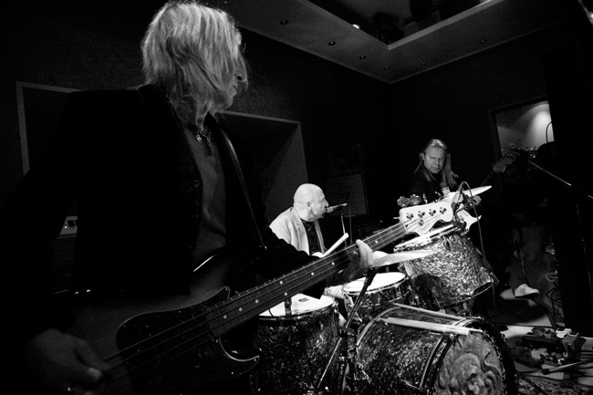 Remu & Hurriganes
Avainsanat: Remu Hurriganes Nipa Niilola Henry Olavi Aaltonen Mikko Löytty rock'n'roll roadrunner get on