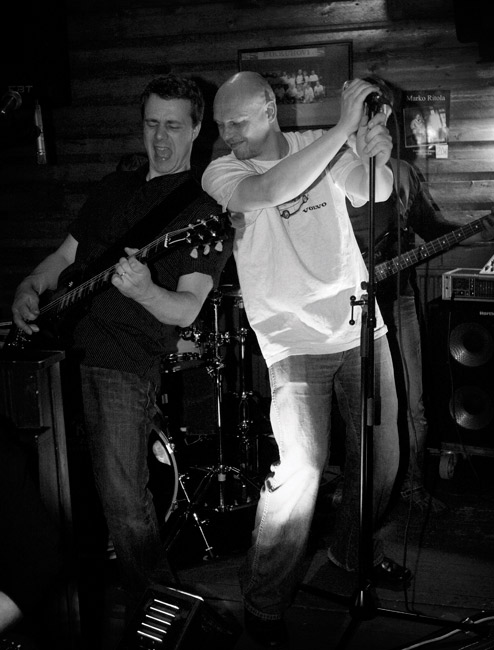 Ritolaa ja lennonjohtoa
Hovi pub, Kotka 09
Avainsanat: Marko Ritola Simo Sahari Lennonjohto Hovi Pub