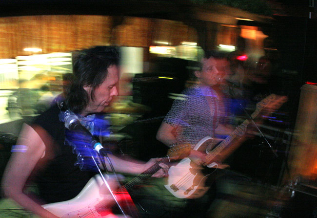 Rock
Dave ja Pave liikkeessä.
Avainsanat: Rock'n'roll band Dave Lindholm Pave Maijanen I'm gonna roll Rock
Dave ja Pave liikkeessä.
Avainsanat: Rock'n'roll band Dave Lindholm Pave Maijanen I'm gonna roll